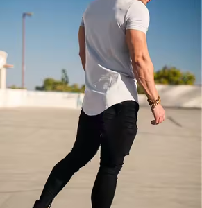 เสื้อยืดคอมเพรสชั่นผู้ชายแบบสั่งทำ OEM เสื้อยืดผ้าฝ้าย 100% สำหรับผู้ชาย ทรงหลวม เสื้อคอมเพรสชั่นกีฬาคุณภาพสูงสำหรับผู้ชาย ผลิตจากโพลีเอสเตอร์ - Product Image 3