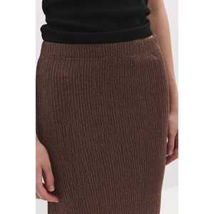 Jupe en satin décontractée avec coton texturé, élasthanne et dentelle, taille naturelle, maxi, imprimé logo, idéale pour les fêtes, été - Product Image 4