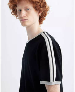 เสื้อยืด100% แบบยั่งยืนผ้าคอตตอนแท้ระบายอากาศได้ดีพิมพ์ลายโลโก้ออกแบบได้ตามต้องการ - Product Image 2