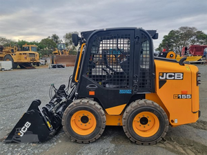 Chargeuse compacte JCB 2023 d'occasion avec moteur central et composants de roulement pour exploitations agricoles 155 - Product Image 2