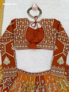 Magnifique Lehenga Choli en Faux Georgette avec Broderie Intriquée de Fils et de Paillettes, Fabricant de Mode Féminine - Product Image 4