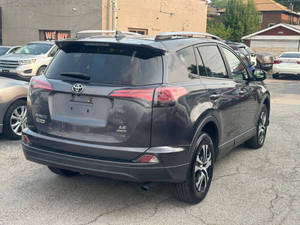 Voiture d'occasion de qualité abordable, Toyota RAV4 LE 2017, conduite à gauche - Product Image 6