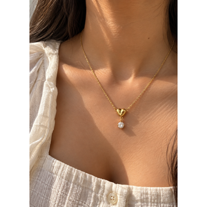 Collier solitaire en forme de cœur plaqué or avec pierre en zircon pour les fêtes - Product Image 2
