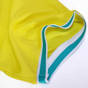 เสื้อกีฬาที่ทำจากวัสดุระบายอากาศได้ดีและโครงสร้างที่สะอาด พร้อมด้วยดีไซน์ที่นุ่มนวลและยืดหยุ่น - Product Image 3