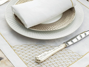 Ensemble de sets de table et de serviettes en lin blanc avec broderie géométrique dorée lavable en gros personnalisé, tapis à lignes dorées pour la maison, les événements de mariage - Product Image 2