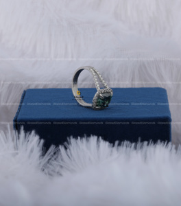 Increíble anillo de compromiso de Halo de Plata de Ley 925 con cojín cultivado en laboratorio y diamantes de claridad VVs de corte brillante redondo D incoloro - Product Image 4