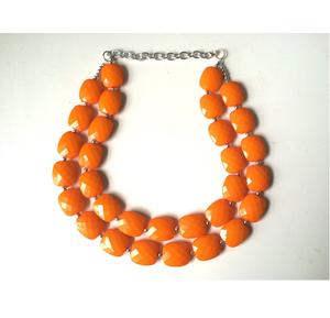 Collier créatif de perles en résine de couleur orange pour fêtes de mariage fiançailles fêtes de noël et vêtements de bureau - Product Image 1