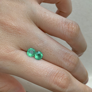 พลอยมรกตแท้ 100% ทรงเหลี่ยม 6x6 มม. คุณภาพดี งานแฮนด์เมด เครื่องประดับคุณภาพสูง มรกตสีเขียวจากแซมเบีย ได้รับการรับรองจาก GIA - Product Image 3