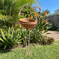 Rak Tanaman Logam Flamingo Dekoratif dengan Pot Sabut Kelapa untuk Taman Luar Ruangan, Halaman, Teras, Balkon, Dekorasi Rumah