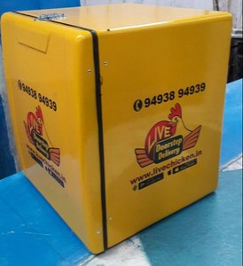 Cajas Traseras para Motocicleta de Fibra de Vidrio FRP con Logotipo Personalizado, Venta Directa de Fábrica 2023, Modelo D de FIBRECRAFTS INDIA, Apertura Superior LED de 90L - Product Image 1