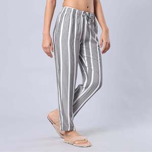 Pantalon de pyjama Evolve pour femme en coton super doux imprimé, coupe décontractée, avec taille élastique et poches, idéal pour l'été - Product Image 3