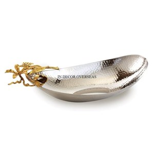 Taille personnalisée et logo disponibles Argent brillant poli texture martelée métal robuste fleurs roses Designer Plateau de service - Product Image 4