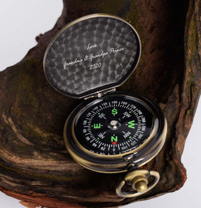 Boussole de poche gravée personnalisée de haute qualité, cadeau pour les grands-parents, cadeaux de Noël pour les couples, article magnifique - Product Image 1