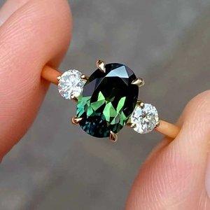 Anillo de Bodas de compromiso clásico con banda de oro minimalista para mujer, joyería de moda de corte ovalado de cuarzo verde para fiestas - Product Image 5