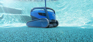 Robot Limpiafondos Automático M600 para Piscinas Residenciales Enterradas de hasta 15m con Cable Anti-enredos de 18m - Product Image 4