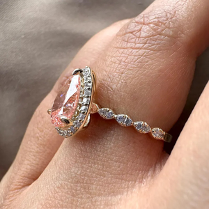 Anillo de Compromiso con Halo de Diamantes Cultivados en Laboratorio de Corte Pera Rosa de 2 Quilates, Claridad VS, en Oro de 14K para Mujer, Joyería Fina - Product Image 3