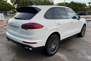 Porsche Cayenne S E-Hybrid Platinum Plus 2017 Usado en Buen Estado, Sin Accidentes, Volante a la Izquierda/Derecha - Product Image 3