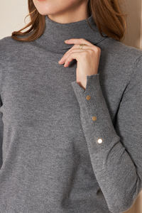 เสื้อสเวตเตอร์ไหมพรมคอเต่าติดกระดุม แขนยาว แฟชั่นใหม่สำหรับผู้หญิง สไตล์สปอร์ต ลำลอง ใส่ทำงานได้ สวยทันสมัย ขายส่ง - Product Image 4