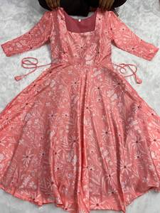 Robe Anarkali en Georgette Imprimée Florale Pêche pour Femme Unity Luxure, Kurti Évasé Doux avec Dori Latéral, Décontractée et Respirante pour l'Été - Product Image 2