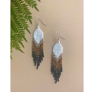 Pendientes pequeños con cuentas de semillas de cristal para uso diario - Product Image 6