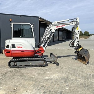 Mini-excavatrice sur chenilles Takeuchi TB240 d'occasion 2018, excavatrice compacte hydraulique pour la construction, l'agriculture et l'aménagement paysager - Product Image 2