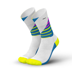 Chaussettes de course unisexes OEM pour enfants, respirantes, en maille, longues, amorties, antidérapantes, avec logo personnalisé pour jeunes - Product Image 1