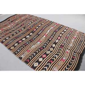 Alfombra Turca Vintage de 5.7x10.7 pies (173x326 cm), Alfombra Kilim Negra con Estampado Animal - Product Image 2