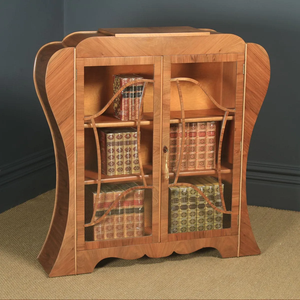 Vitrina de cristal Macouria antigua, madera de teca tallada a mano, vitrina de salón tallada a mano de lujo - Product Image 1