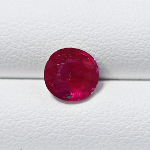 พลอยทับทิมธรรมชาติคุณภาพดี ไม่ผ่านการอบ 1.41 กะรัต สีชมพูอมแดง ทรงกลม หินประจำเดือนกรกฎาคม เหมาะสำหรับทำแหวนและจี้ - Product Image 2