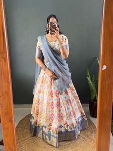 Lancement de la nouvelle collection moderne de lehenga choli de fête avec dupatta en tissu doux en coton et soie Dola, bordure en dentelle fantaisie réversible - Product Image 6