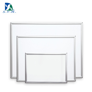 Tableau blanc magnétique élégant avec cadre en aluminium et coins de protection pour les écoles et les bureaux - Product Image 1