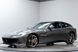 GTC4Lusso V12 2017, Transmisión Automática de 7 Velocidades, Tracción en las Cuatro Ruedas, Llantas Forjadas de 20 Pulgadas con Acabado Oscuro - Product Image 1
