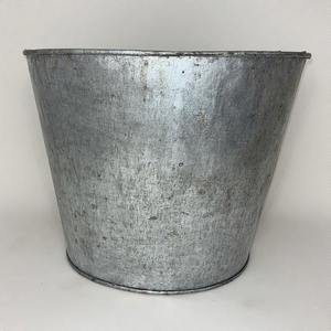 Jardinière galvanisée TimeWornTrough avec look français classique pour pot de fleur en métal antique de jardin à usage décoratif - Product Image 2