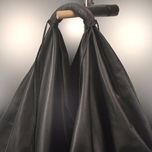 Bolso Hobo de tamaño mediano en cuero negro con nombre hecho a pedido, bolso de diseñador con pliegue suave, 2017 - Product Image 2