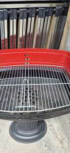 Dorello Pedestal Parrilla de carbón Elegante parrilla para su patio trasero - Product Image 1