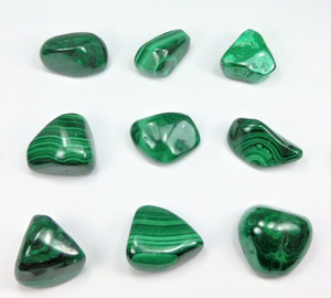 100% pierres précieuses vertes en cristal poli de qualité supérieure roches pierre d'inquiétude malachite pierre précieuse dégringolée avec quantité personnalisée en vrac - Product Image 2