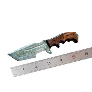 Cuchillo de Supervivencia de Acero de Damasco de Primera Calidad, Cuchillo de Caza de Hoja Fija Hecho a Mano con Mango de Madera Duradero - Product Image 1