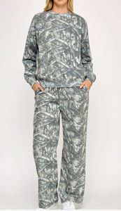 Fabricante personalizado para mujeres Woodland Camo Fleece Relaxed Fit Crew Neck Sudadera Top Shorts Pants Set Pullover Hoodies - Product Image 3