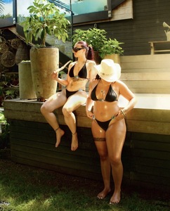 Traje de Baño de Dos Piezas de Lujo para Mujer, Bikini Negro con Cuello Halter, Detalles de Piedras Preciosas, Transpirable, Personalizado, de Alta Calidad, para Verano - Product Image 2