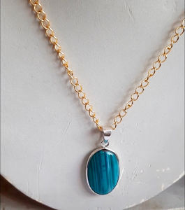 Vente en gros 12x15mm Ovale Quesara Pierres Précieuses Lunette Ensemble Pendentif En Laiton Plaqué Argent Collier Style Vintage Bijoux pour Cadeau D'anniversaire - Product Image 2