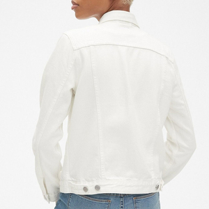 Chaqueta vaquera de mujer de aspecto elegante impresa con logotipo personalizado Chaqueta vaquera de mujer de estilo bolsillo de manga larga Chaqueta vaquera de invierno de calle alta OEM Shearing - Product Image 2