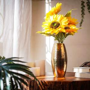 Vase à fleurs doré décoratif en métal de style martelé pour la décoration de table de la maison et du bureau Vases à fleurs faits à la main - Product Image 5