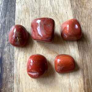 Pierre de jaspe rouge dégringolée 100 pour cent pierre naturelle pierre d'énergie de cristal de guérison pour la fabrication de bijoux thérapie et cadeaux - Product Image 3