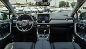 Toyota RAV4 SUV d'occasion 2024, phares LED noirs, transmission automatique, pneus R19, sièges en cuir - Product Image 3