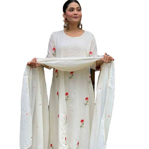 ชุดสัลวาร์คุรตีสีขาว น้ำหนักเบา งานปักสวยงาม ดีไซน์คอทรงโอ เหมาะสำหรับฤดูร้อน สวมใส่สบาย ราคาสมเหตุสมผล - Product Image 1