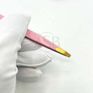 Pinzas de Cejas Profesionales de Acero Sostenible con Logotipo Personalizado en Oro Rosa, Puntas Inclinadas Hechas a Mano, Ecológicas, con Tijeras de Resorte - Product Image 4
