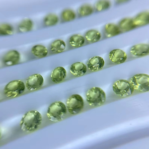 Péridot Naturel Fait Main, Pierre Précieuse Verte Certifiée par un Certificat Tier, Taille Ronde Brillante 3x3-4x4mm, Bijoux Fins pour Tenues de Soirée - Product Image 3
