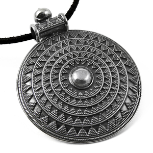 จี้ชาติพันธุ์เงินทรงกลมทำด้วยมือสุดหรูสำหรับผู้หญิงงานฝีมือทำมือจากช่างฝีมือชาวอินเดียขายส่ง - Product Image 5