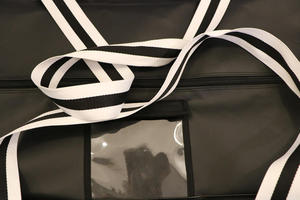 Sac de hockey sur glace en polyester imperméable personnalisable de haute qualité, logo d'équipe, impression par sublimation personnalisée, léger, durable, fermeture éclair - Product Image 4