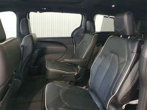 Chrysler Pacifica Limited 2024 parfaitement utilisée - Product Image 3